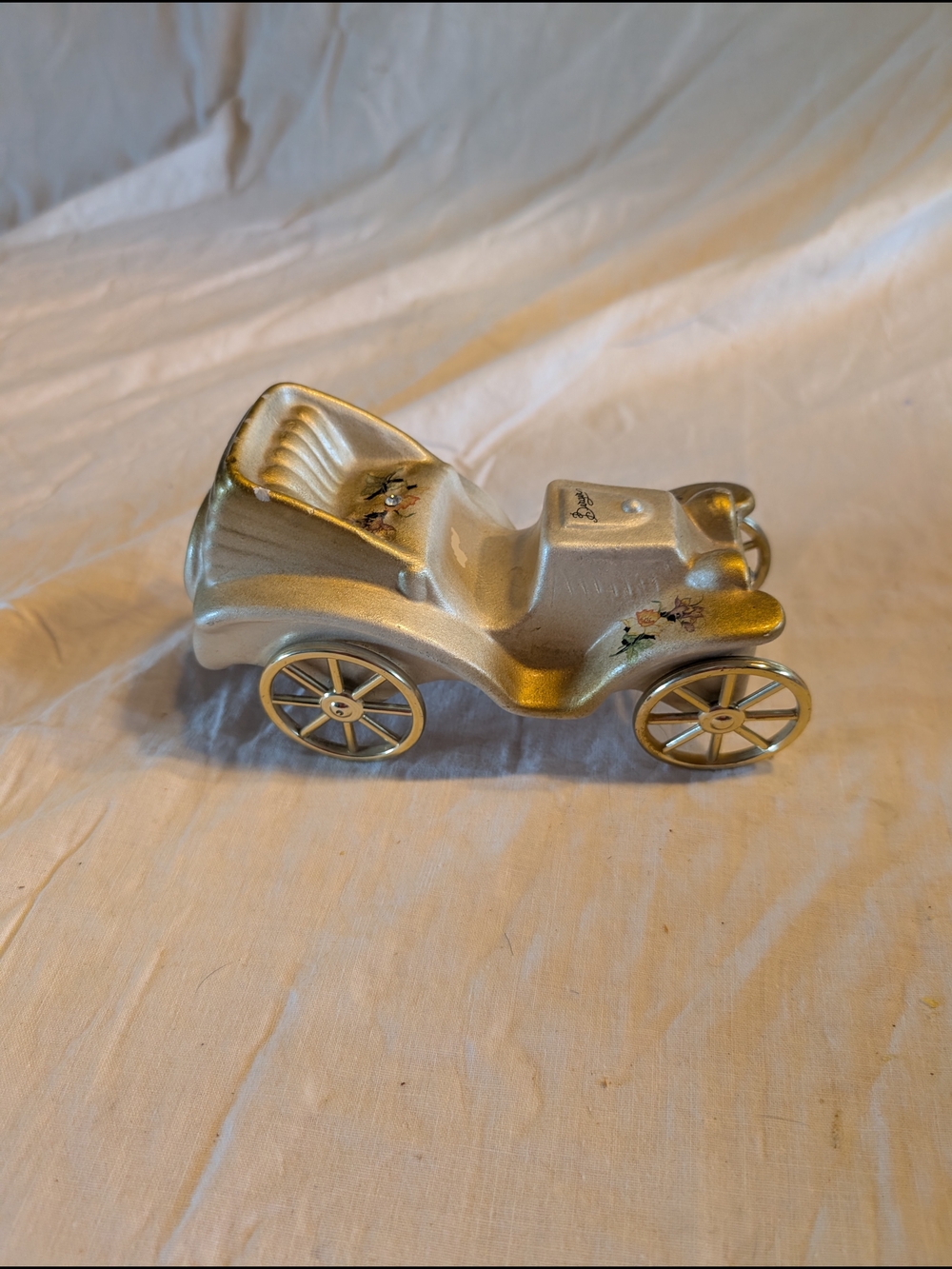 2/20$ Made In Italy Vintage Gold Decorative Ceramic Car